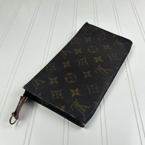 Louis Vuitton
Monogram Compact Tour Toiletry Pouch 20 Cosmetic Bag - Picture 10 of 14